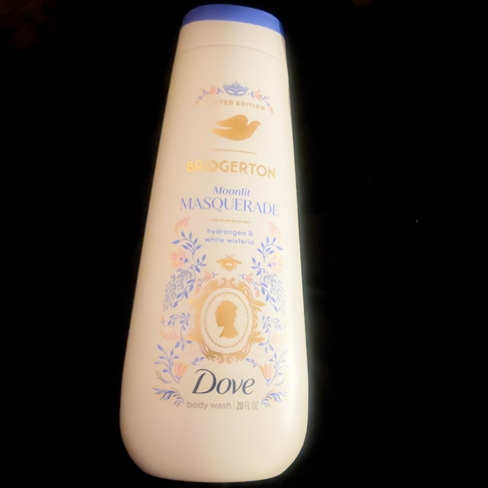 Dove x Bridgerton Moonlit Masquerade Body Wash